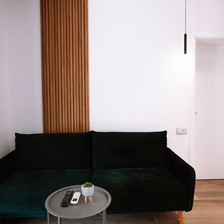 Barrikada Str Modern Apartments - The Nest Тирана Екстериор снимка